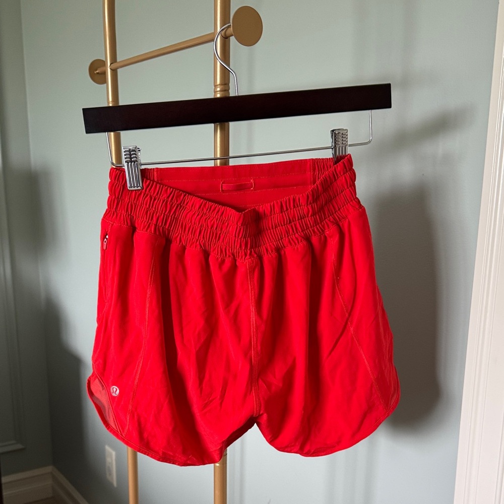 Women's Lululemon Hotty Hot High-Rise Lined Short 4"